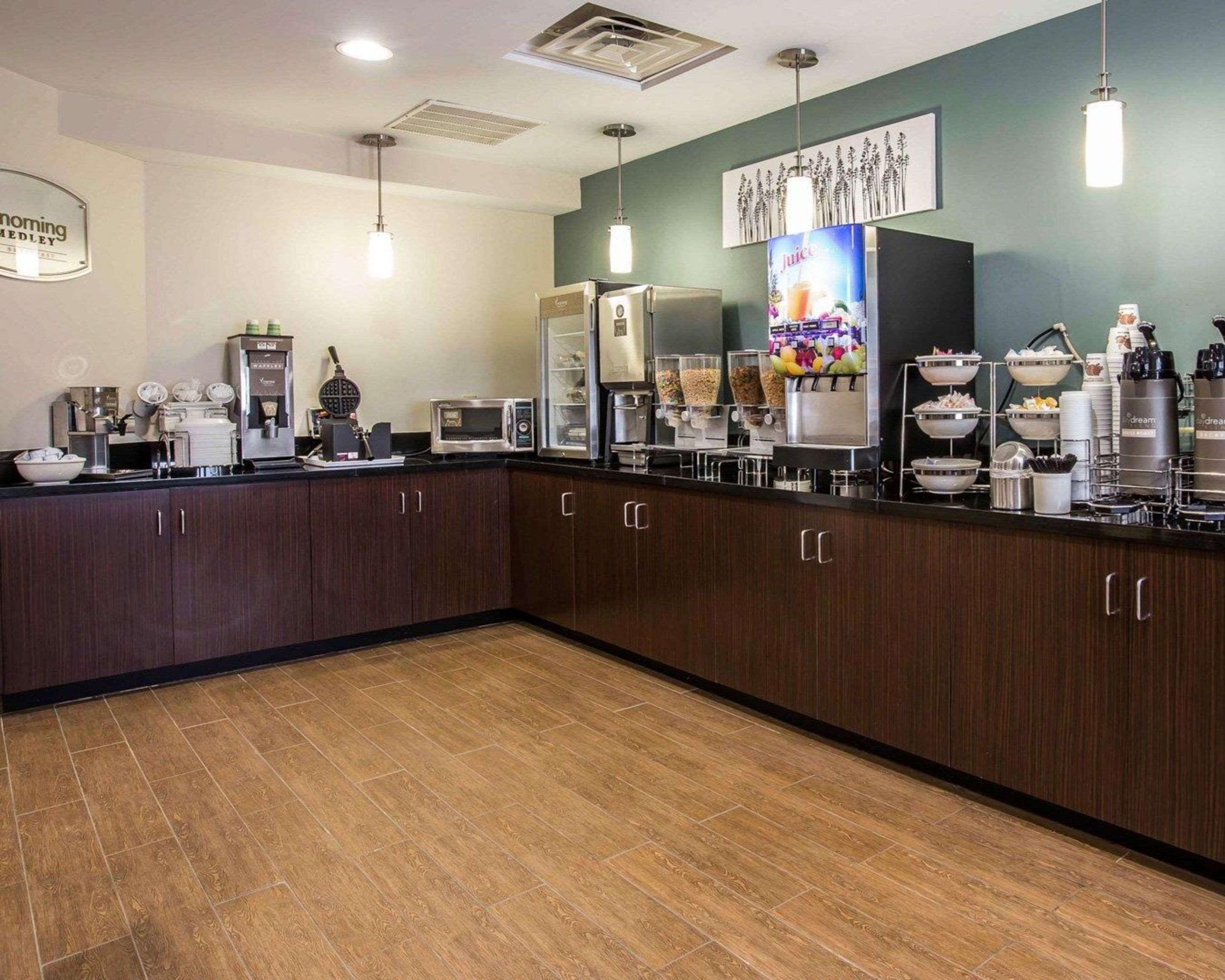 Sleep Inn Greensboro Airport Екстериор снимка